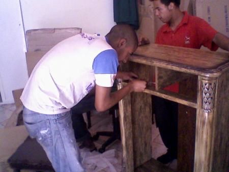 moi encore en montage d'une vitrine